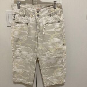 Les P’tites Bomber NWT Woman’s  Camouflage Long Cotton Shorts. Size 27.